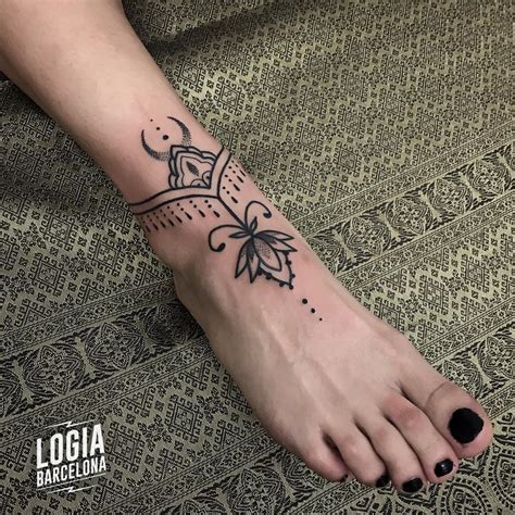 tatuajes en pies de mujer|60 ideas hermosas de tatuajes en el pie para mujer